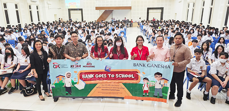 Bank Ganesha Mengadakan Kegiatan ‘Bank Goes To School’ di SMPK Gloria 2, Surabaya